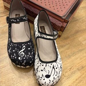 Black and White Musical Flats